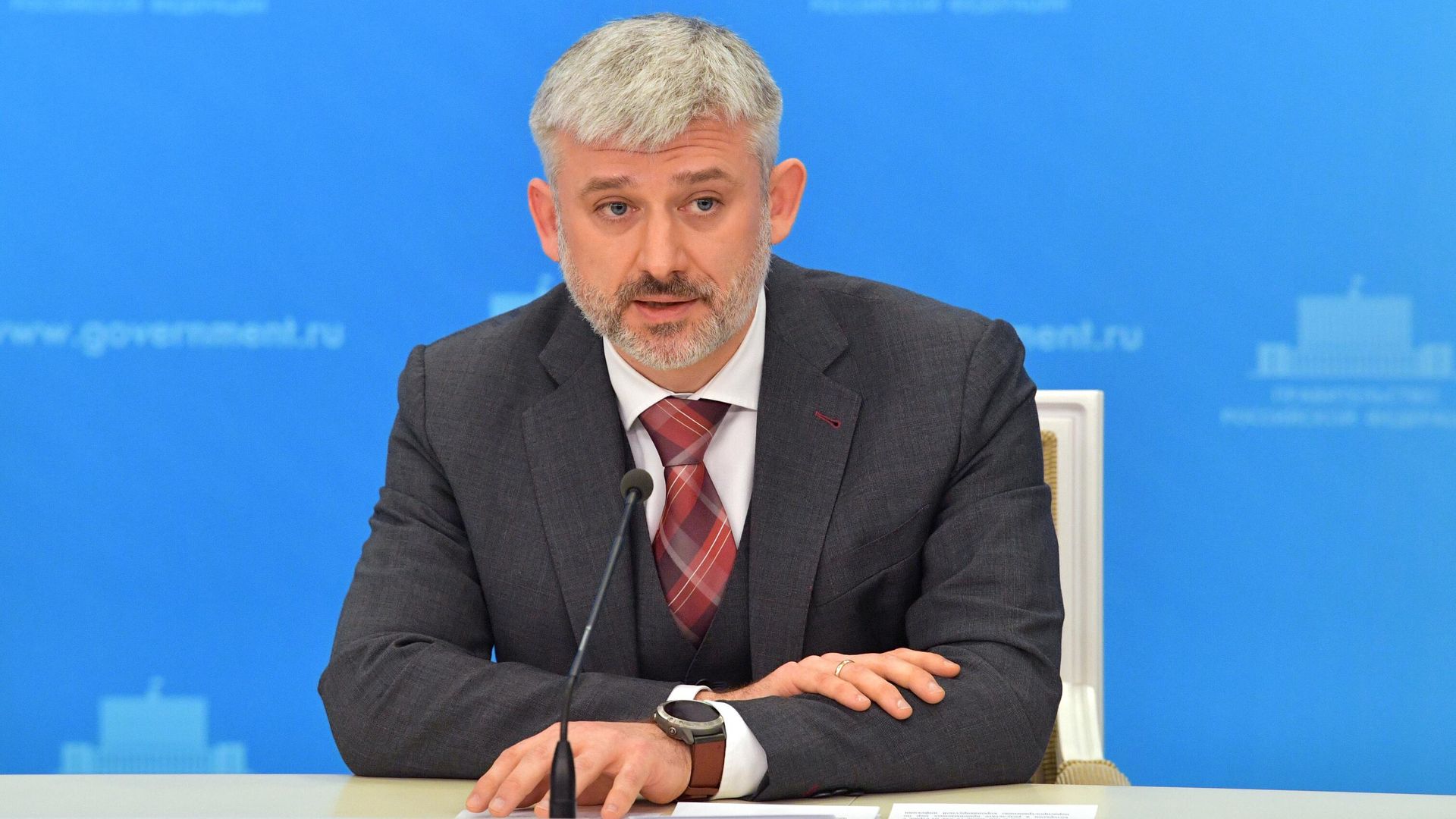 Министр транспорта РФ Евгений Дитрих во время брифинга по итогам заседания президиума Координационного совета по борьбе с распространением новой коронавирусной инфекции - РИА Новости, 1920, 13.10.2020