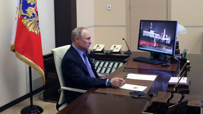 Президент РФ Владимир Путин проводит в режиме видеоконференции совещание с руководителями регионов Президент РФ Владимир Путин проводит в режиме видеоконференции совещание с руководителями регионов