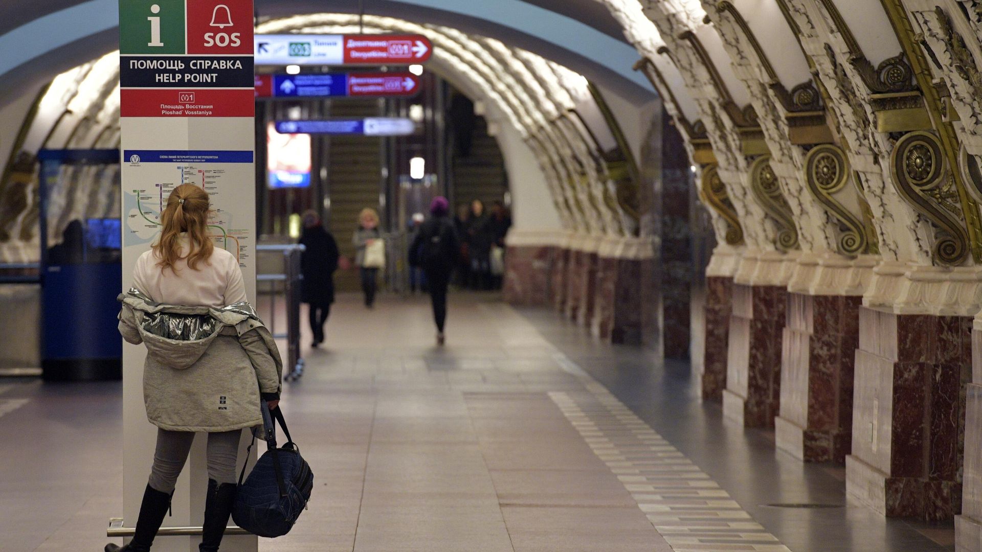 Пассажир петербургского метрополитена Пассажир петербургского метрополитена - РИА Новости, 1920, 29.10.2021