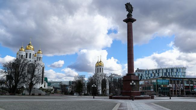 Площадь победы и кафедральный собор Христа Спасителя в Калининграде Площадь победы и кафедральный собор Христа Спасителя в Калининграде