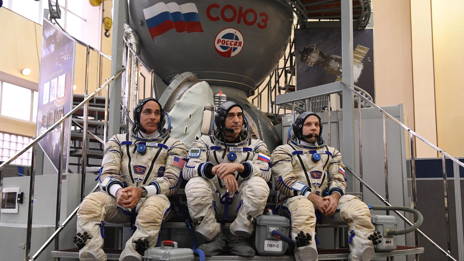 Космонавты Роскосмоса Иван Вагнер, Анатолий Иванишин и астронавт НАСА Кристофер Кэссиди - РИА Новости, 1920, 11.12.2020