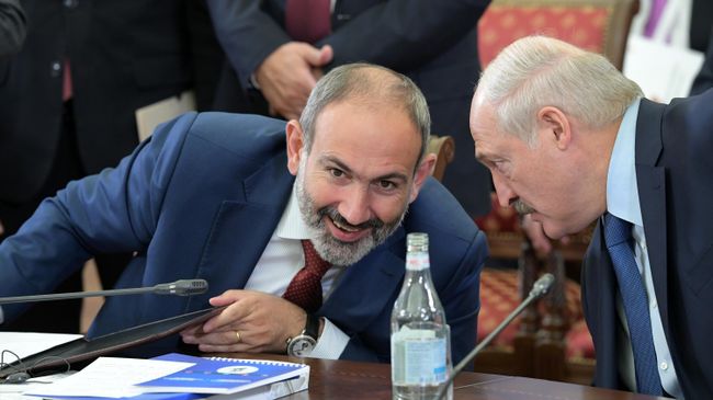 Премьер-министр Армении Никол Пашинян и президент Белоруссии Александр Лукашенко