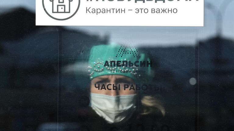Объявление на дверях торгового центра в Новосибирске Объявление на дверях торгового центра в Новосибирске