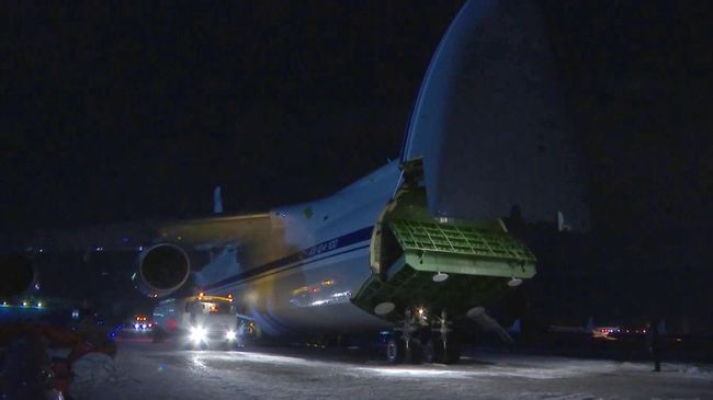 Военно-транспортный самолет АН-124-100 Руслан министерства обороны РФ на аэродроме Чкаловский. Стоп-кадр видео Военно-транспортный самолет АН-124-100 Руслан министерства обороны РФ на аэродроме Чкаловский. Стоп-кадр видео