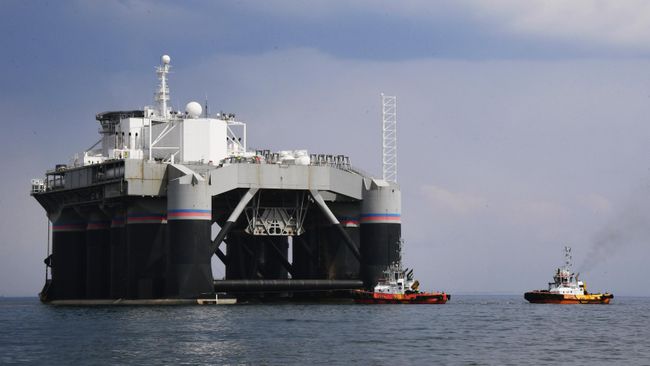 Швартовка стартовой платформы Odyssey плавучего космодрома Морской старт у пирса СРЗ в Славянке Швартовка стартовой платформы Odyssey плавучего космодрома Морской старт у пирса СРЗ в Славянке