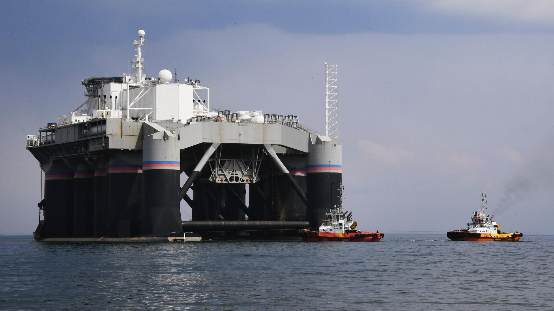 Швартовка стартовой платформы Odyssey плавучего космодрома Морской старт у пирса СРЗ в Славянке Швартовка стартовой платформы Odyssey плавучего космодрома Морской старт у пирса СРЗ в Славянке - РИА Новости, 1920, 10.04.2021
