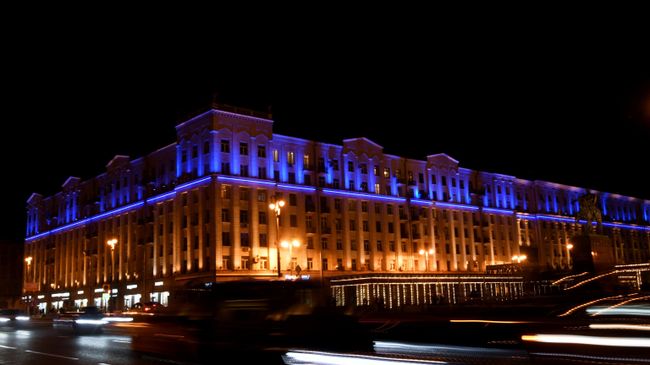 Здание в Москве, подсвеченное синим цветом в рамках международной акции Зажги синим (Light It Up Blue), которая приурочена к Всемирному дню распространения информации об аутизме Здание в Москве, подсвеченное синим цветом в рамках международной акции Зажги синим (Light It Up Blue), которая приурочена к Всемирному дню распространения информации об аутизме