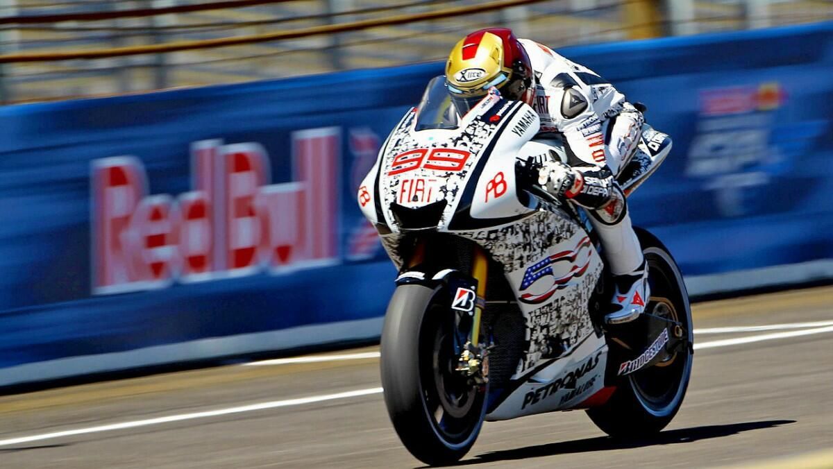 Мотогонщик на одном из гоночных этапов серии MotoGP Мотогонщик на одном из гоночных этапов серии MotoGP - РИА Новости, 1920, 06.11.2020