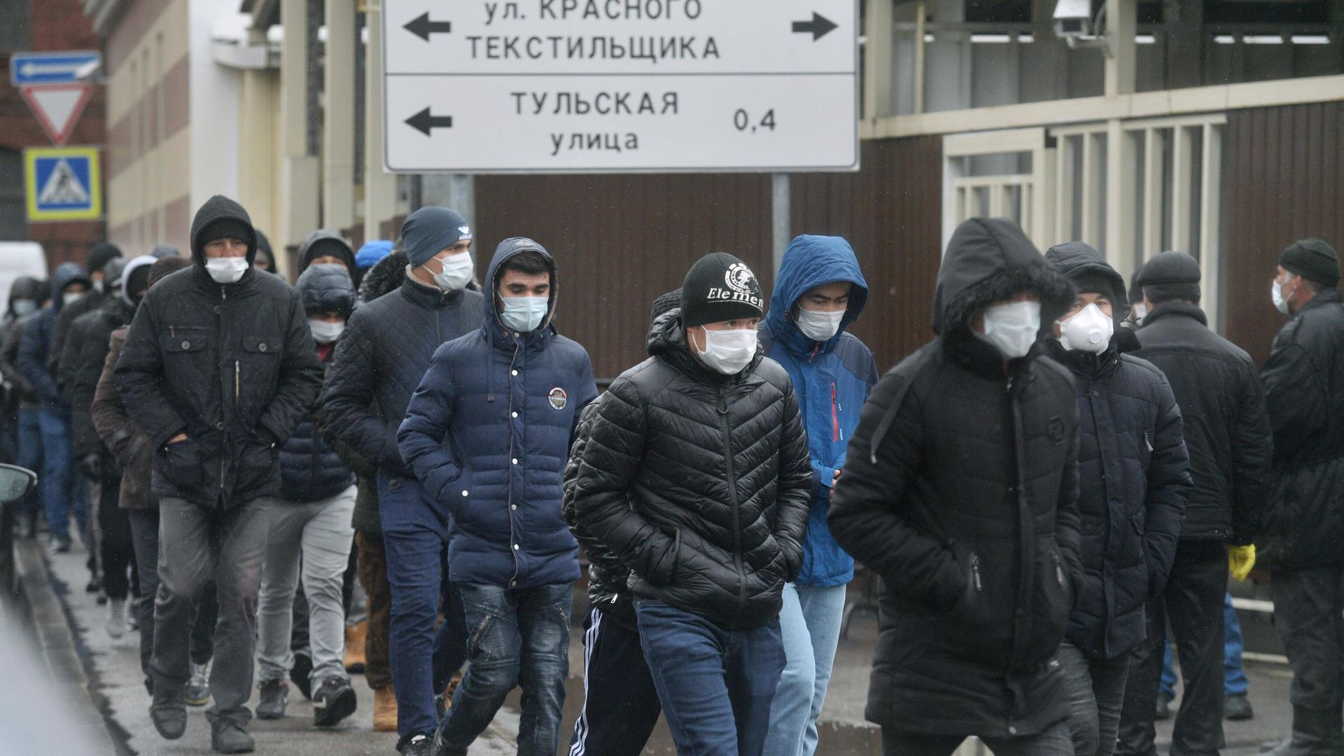 Мигранты у здания УФМС в Санкт-Петербурге Мигранты у здания УФМС в Санкт-Петербурге - РИА Новости, 1920, 11.02.2022