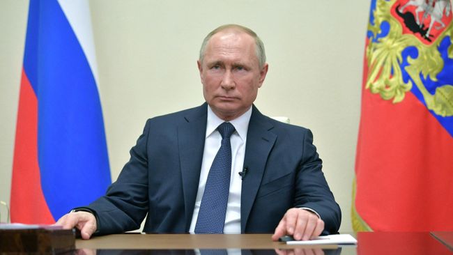 Президент России Владимир Путин во время обращения к гражданам из-за ситуации с угрозой распространения коронавирусной инфекции Президент России Владимир Путин во время обращения к гражданам из-за ситуации с угрозой распространения коронавирусной инфекции
