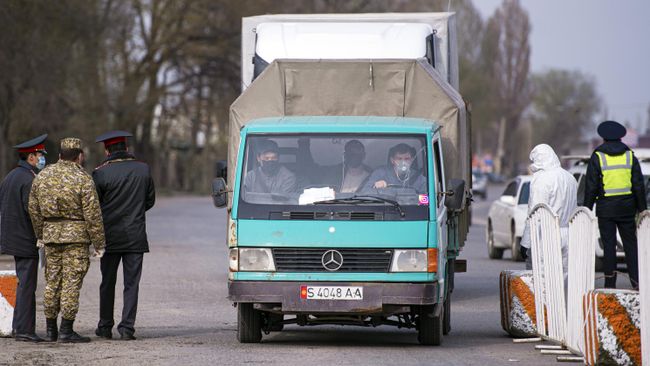 Блокпост на въезде в Бишкек