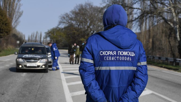 Блокпост из-за коронавируса при въезде в Севастополь Блокпост из-за коронавируса при въезде в Севастополь