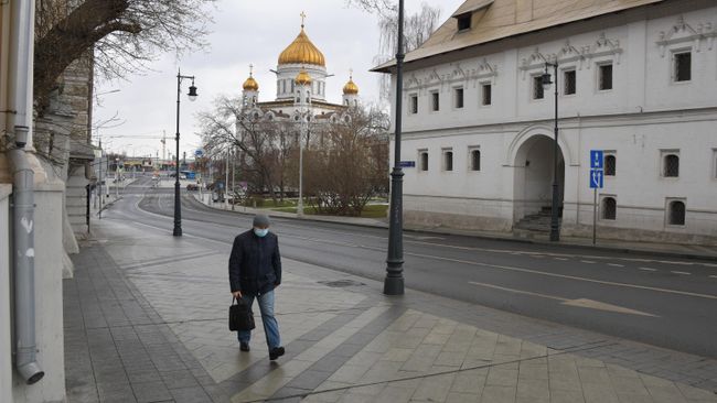 Прохожий на улице Пречистенка в Москве Прохожий на улице Пречистенка в Москве