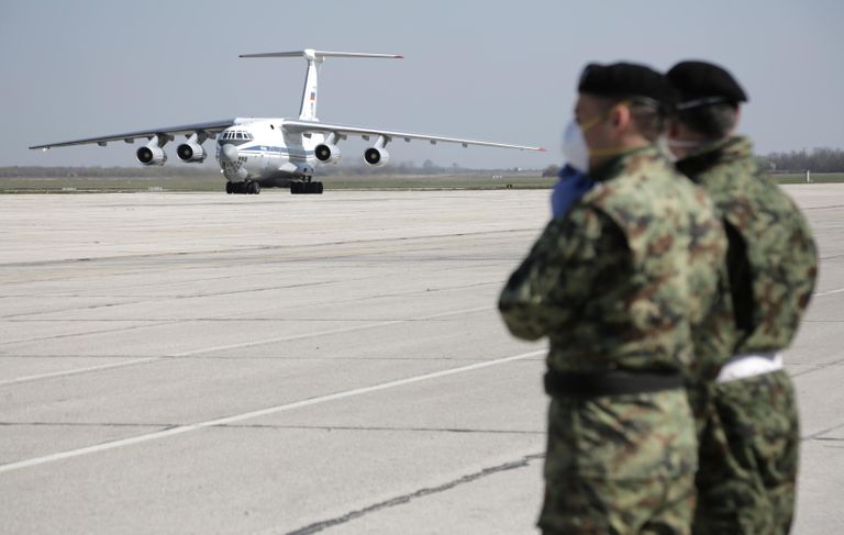 Военно-транспортный самолет ВКС России Ил-76 МД с гуманитарной помощью прибыл в Сербию Военно-транспортный самолет ВКС России Ил-76 МД с гуманитарной помощью прибыл в Сербию