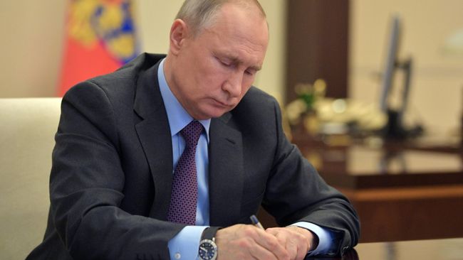 Президент РФ Владимир Путин проводит совещание о ситуации на глобальных энергетических рынках в режиме  видеоконференции
