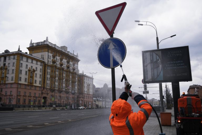 Мойка дорог и тротуаров в Москве
