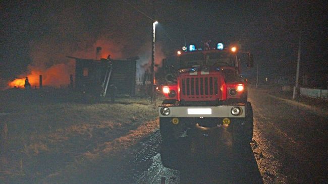 На месте пожара в селе Елань Свердловской области На месте пожара в селе Елань Свердловской области