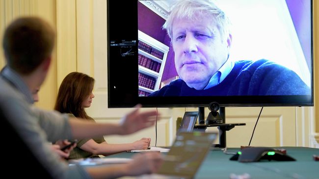 Премьер-министр Великобритании Борис Джонсон во время совещания по распространению COVID-19 в режиме видеоконференции Премьер-министр Великобритании Борис Джонсон во время совещания по распространению COVID-19 в режиме видеоконференции