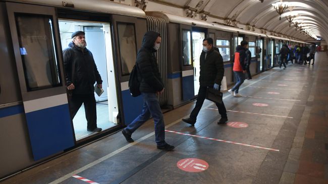 Дистанционная разметка на платформе станции метро Арбатская в Москве Дистанционная разметка на платформе станции метро Арбатская в Москве