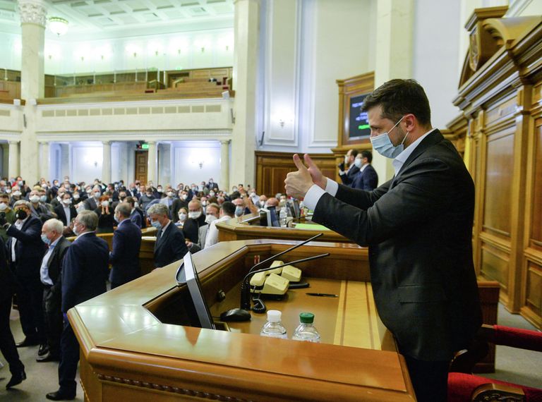 Президент Украины Владимир Зеленский после голосования по земельной реформе Президент Украины Владимир Зеленский после голосования по земельной реформе
