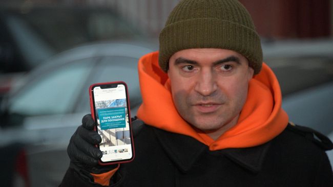 Житель Москвы Иисус Воробьев у Пресненского районного суда после рассмотрения административного протокола Житель Москвы Иисус Воробьев у Пресненского районного суда после рассмотрения административного протокола