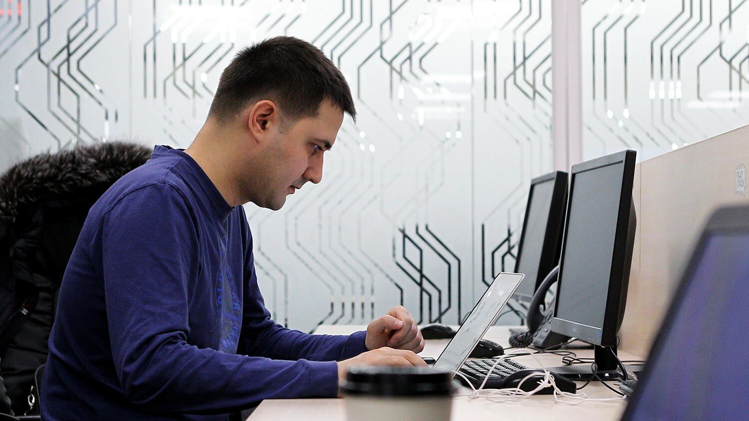 Работа за компьютером Работа за компьютером - РИА Новости, 1920, 01.07.2024