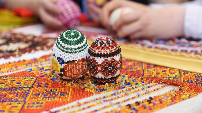 Яйца, украшенные бисером Яйца, украшенные бисером