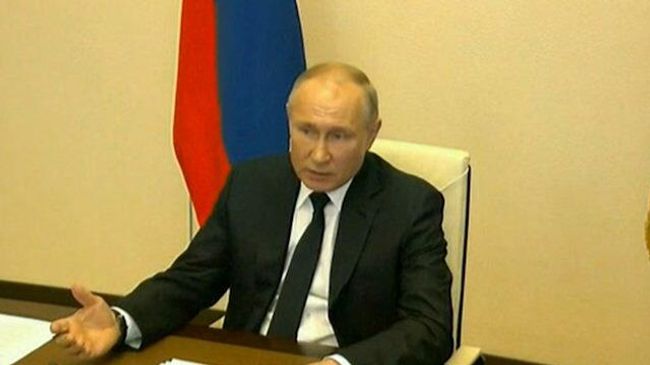 Путин: Помогать в первую очередь тем компаниям, которые сохраняют занятость Путин: Помогать в первую очередь тем компаниям, которые сохраняют занятость