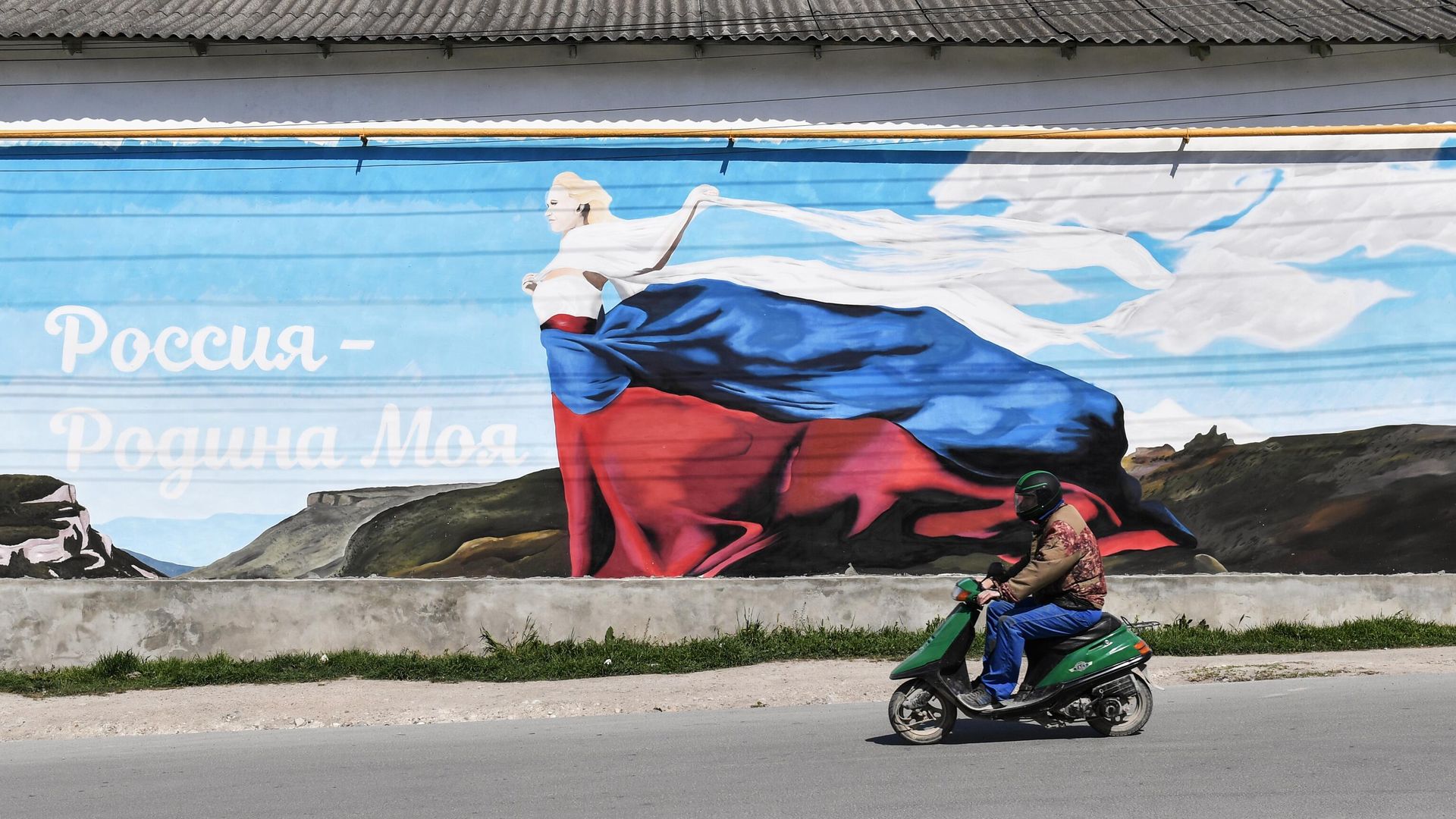 Местный житель на одной из улиц в Бахчисарае Местный житель на одной из улиц в Бахчисарае - РИА Новости, 1920, 26.12.2022