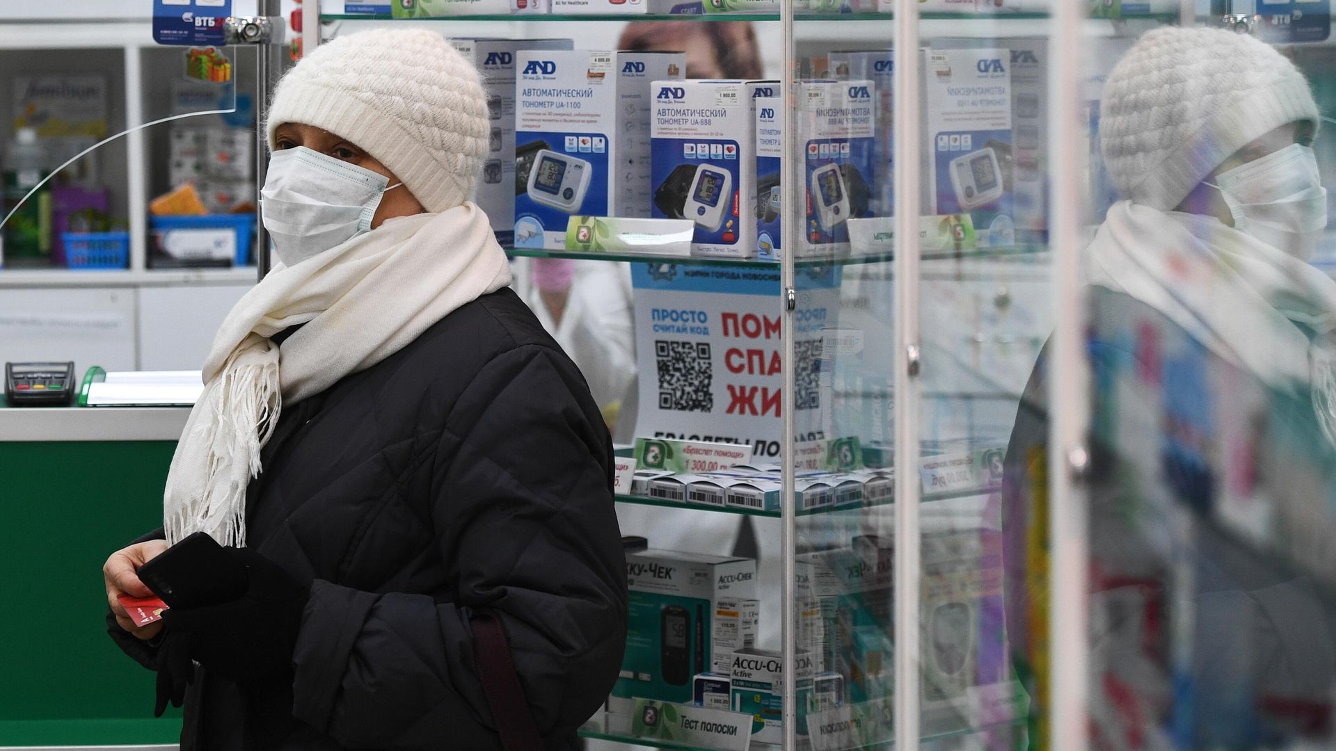 Покупатель в торговом зале аптеки Покупатель в торговом зале аптеки - РИА Новости, 1920, 23.03.2022