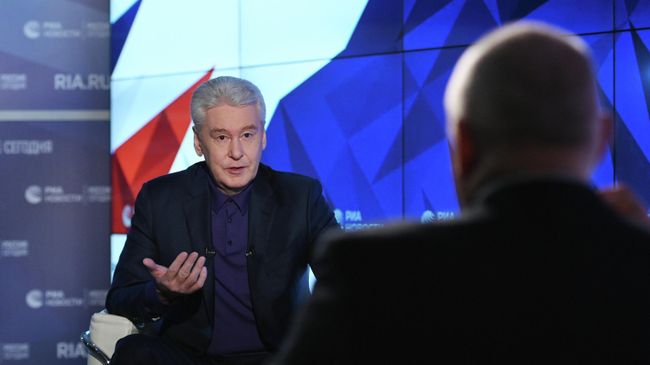 Мэр Москвы Сергей Собянин во время интервью генеральному директору МИА Россия сегодня Дмитрию Киселеву Мэр Москвы Сергей Собянин во время интервью генеральному директору МИА Россия сегодня Дмитрию Киселеву
