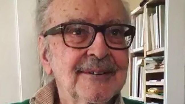 Кинорежиссер Жан-Люк Годар во время видеотрансляции, организованной университетом искусства и дизайна в Лозанне Кинорежиссер Жан-Люк Годар во время видеотрансляции, организованной университетом искусства и дизайна в Лозанне
