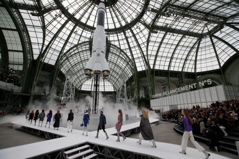 Показ Chanel в Париже Показ Chanel в Париже