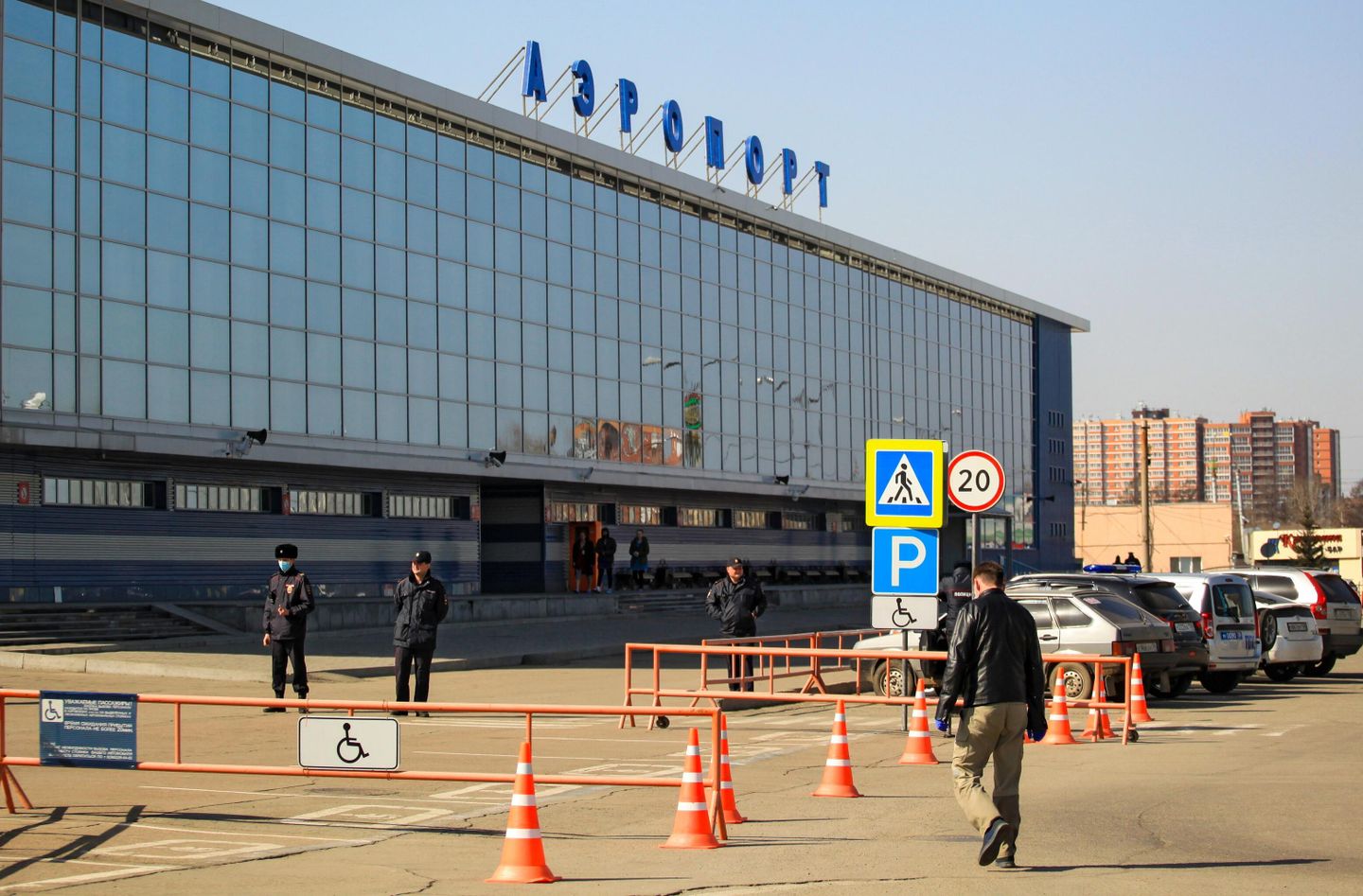 Здание аэропорта в Иркутске