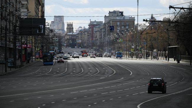 Движение на Ленинском проспекте в Москве Движение на Ленинском проспекте в Москве