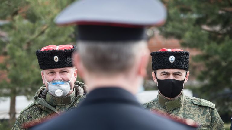 Члены станичного казачьего общества Рузского муниципального района имени Л. М. Доватора патрулируют улицы Рузы во время режима самоизоляции в Московской области Члены станичного казачьего общества Рузского муниципального района имени Л. М. Доватора патрулируют улицы Рузы во время режима самоизоляции в Московской области
