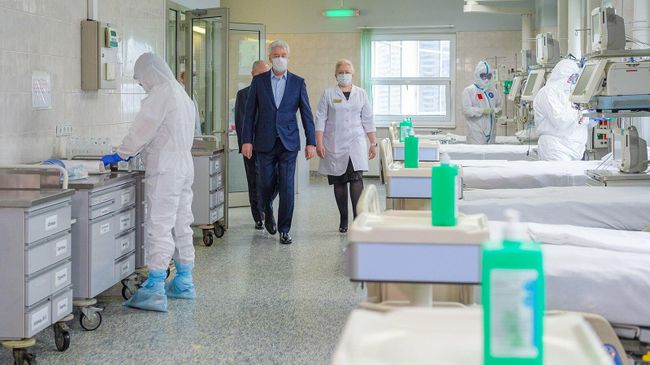 Мэр Москвы Сергей Собянин осматривает стационар на базе городской клинической больницы №31, открытый для лечения заразившихся коронавирусом Мэр Москвы Сергей Собянин осматривает стационар на базе городской клинической больницы №31, открытый для лечения заразившихся коронавирусом