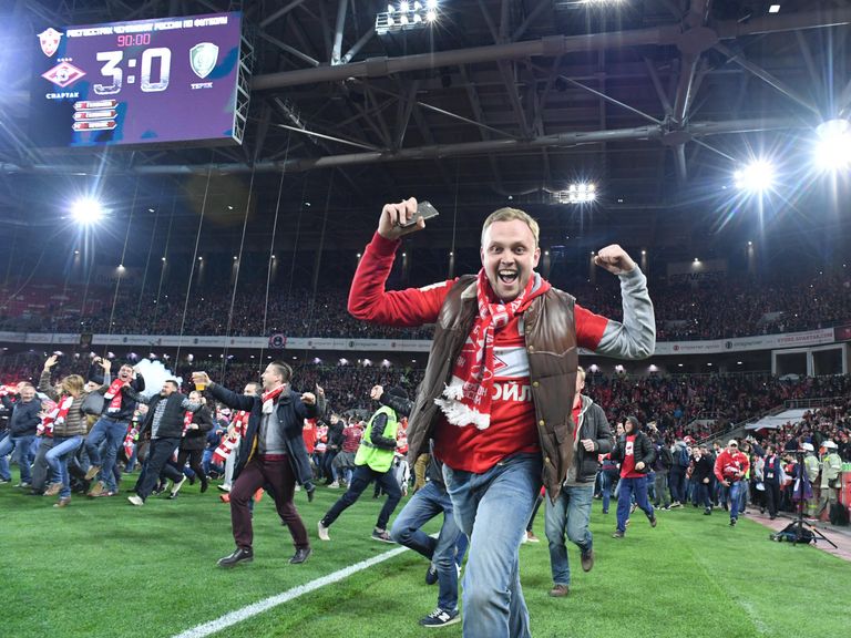 Болельщики празднуют чемпионство Спартака
