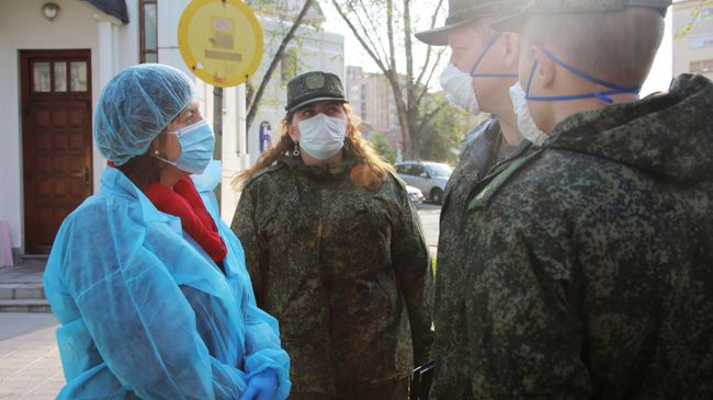 Российские военные специалисты в городе Ниш, где они проводят дезинфекцию медицинских учреждений в связи с эпидемией коронавируса nCoV-2019 Российские военные специалисты в городе Ниш, где они проводят дезинфекцию медицинских учреждений в связи с эпидемией коронавируса nCoV-2019
