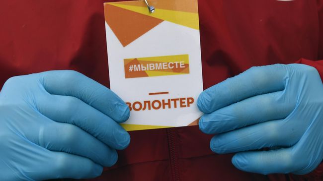 Бейджик на груди волонтера