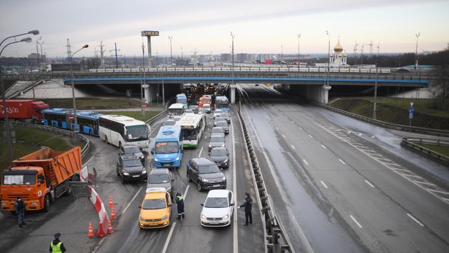 Проверка наличия цифровых пропусков на въезде в Москву. 15 апреля 2020 Проверка наличия цифровых пропусков на въезде в Москву. 15 апреля 2020