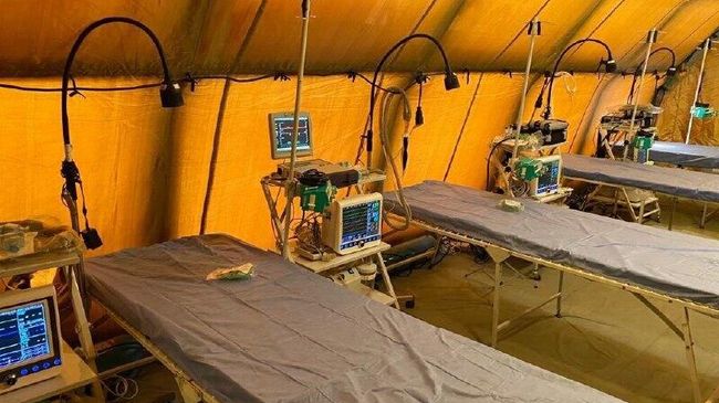 Мобильный госпиталь для заразившихся коронавирусом в мурманском поселке Белокаменка Мобильный госпиталь для заразившихся коронавирусом в мурманском поселке Белокаменка