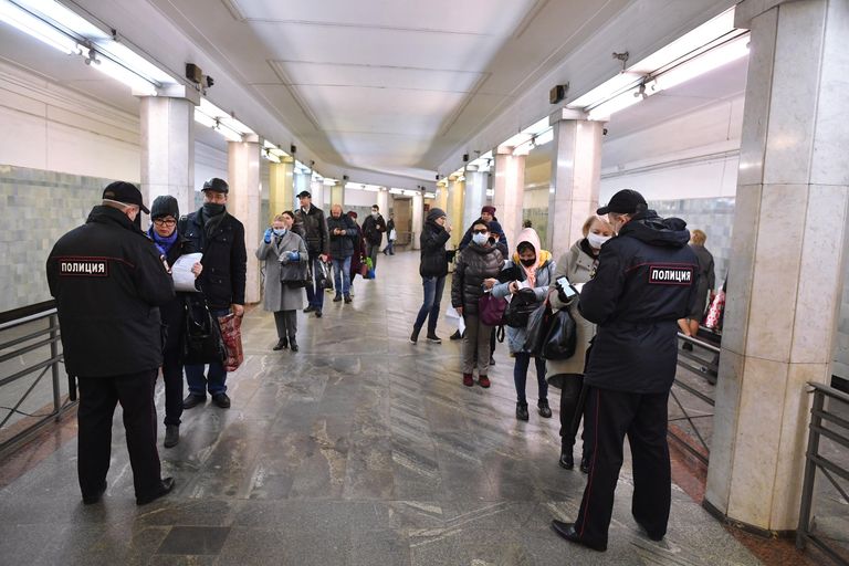 Проверка наличия цифровых пропусков на станции метро Сокольники в Москве Проверка наличия цифровых пропусков на станции метро Сокольники в Москве