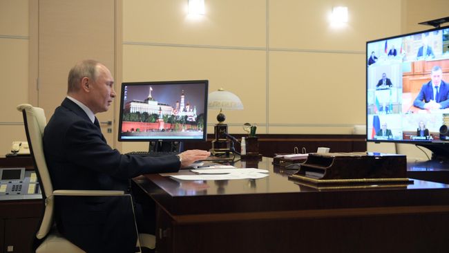 Президент России Владимир Путин проводит в режиме видеоконференции совещание с членами правительства Президент России Владимир Путин проводит в режиме видеоконференции совещание с членами правительства