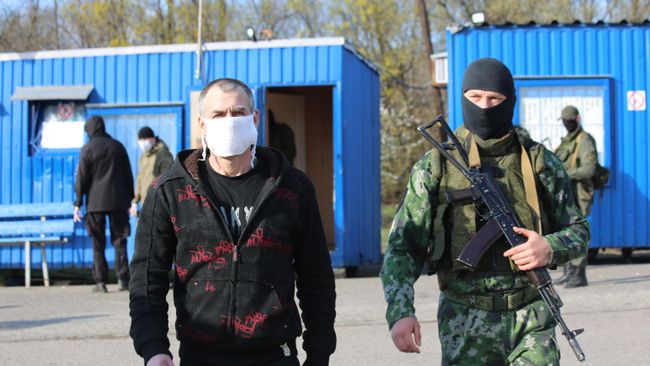 Обмен пленными между ДНР и Киевом на КПП на окраине города Горловка в Донецкой области Обмен пленными между ДНР и Киевом на КПП на окраине города Горловка в Донецкой области