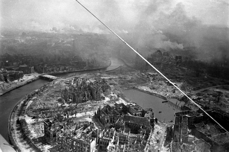 Вид с самолета на Берлин. Май 1945 года
