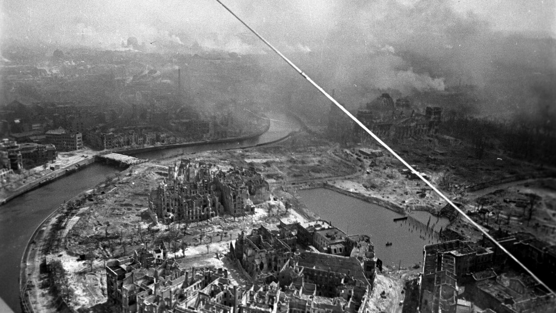 Вид с самолета на Берлин. Май 1945 года Вид с самолета на Берлин. Май 1945 года - РИА Новости, 1920, 20.08.2022