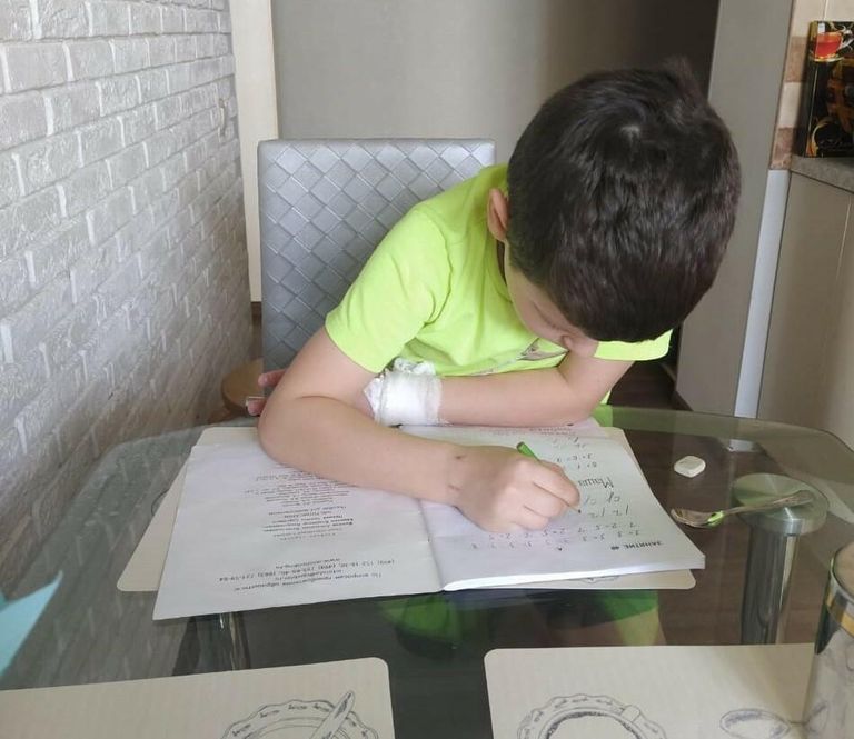 Андрей занимается подготовкой к школе Андрей занимается подготовкой к школе