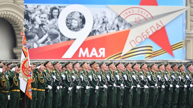 Военнослужащие на военном параде на Красной площади Военнослужащие на военном параде на Красной площади