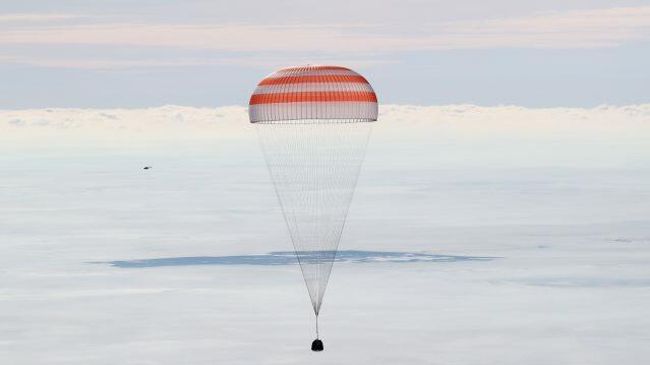 LIVE: Приземление корабля Союз МС-15